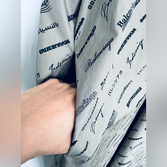 BALENCIAGA Gorgeous Logo all over written midi Poplin shirt dress Dust black - Picture 14 of 17
